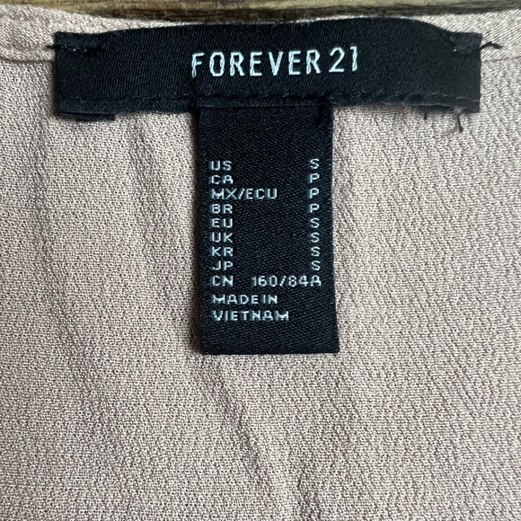 V Low Cut Bell Sleeve Bodysuit - Picture 4 of 5